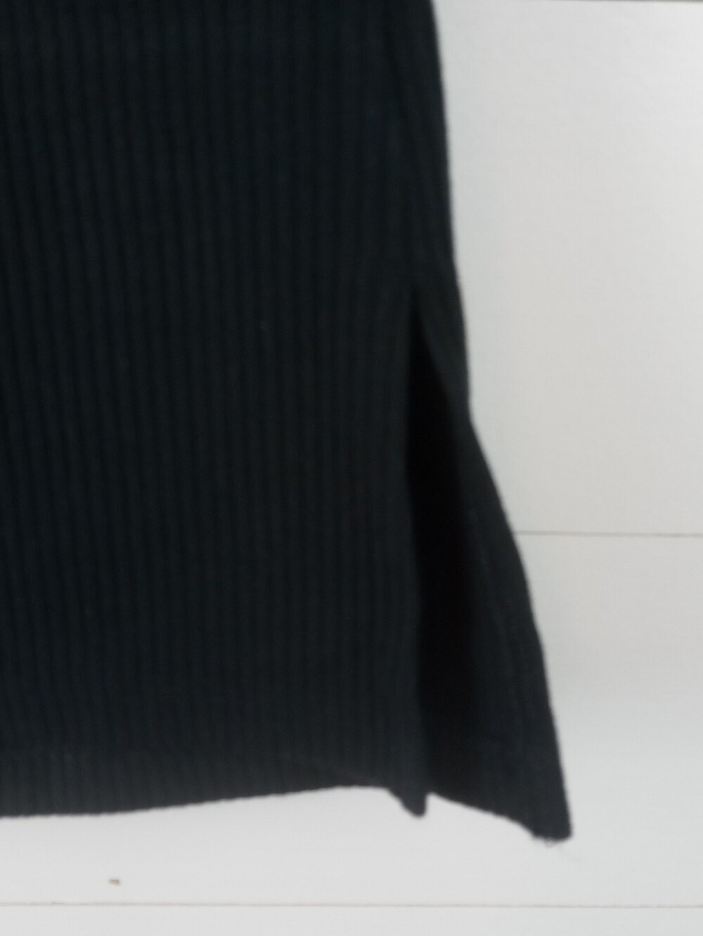 American Eagle Women's size S black ribbed tub top slits on side bottom hems - Picture 2 of 8